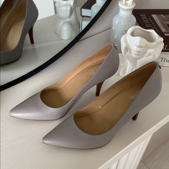 MICHAEL Michael Kors Elegant Gray Heels - Picture 1 of 6